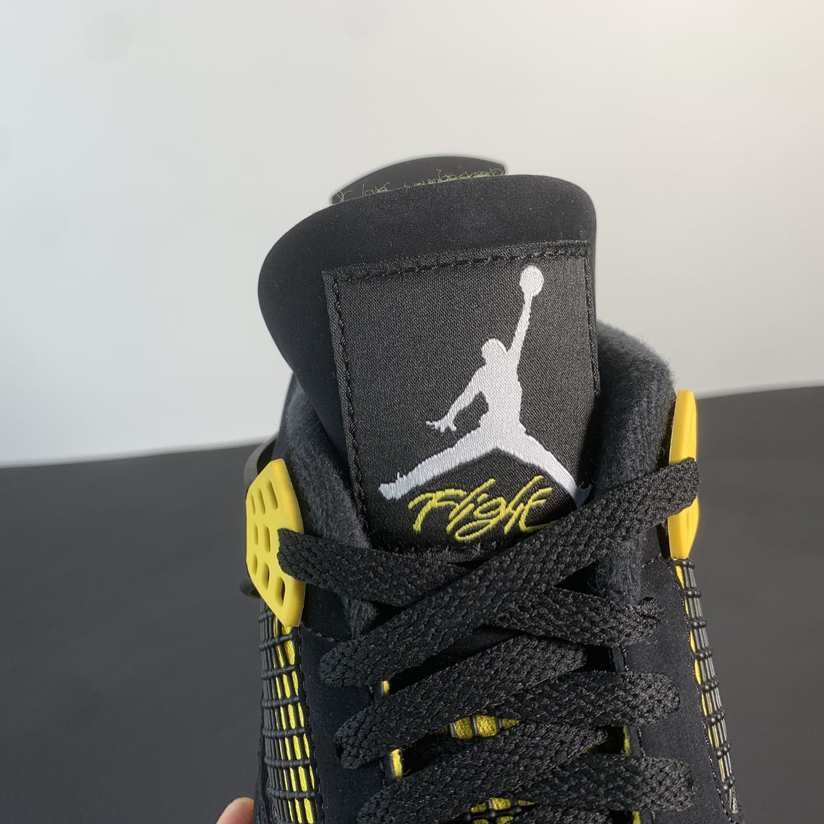 Nike Air Jordan 4 Retro "Thunder"