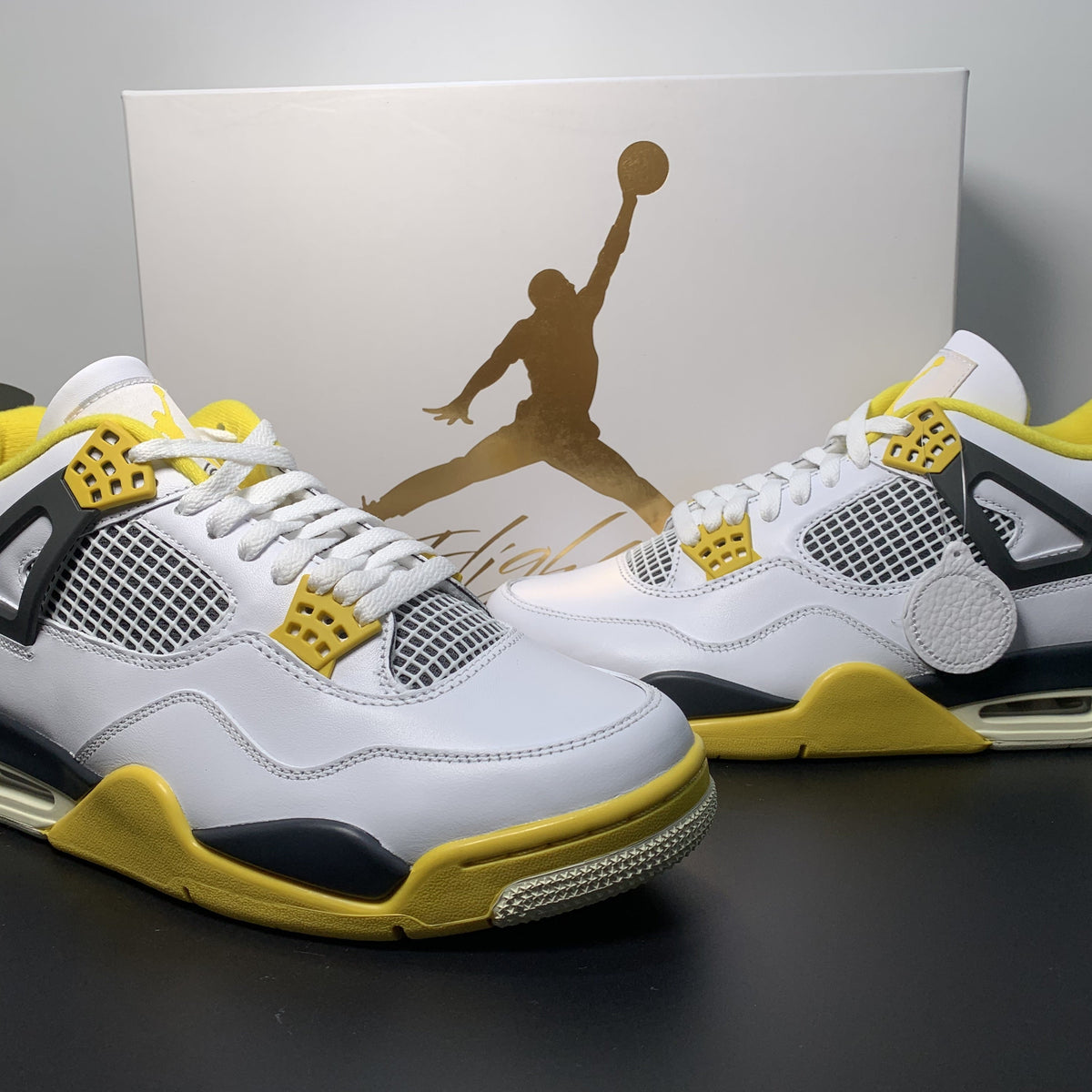 Nike Air Jordan 4 Retro 'Vivid Sulfur'