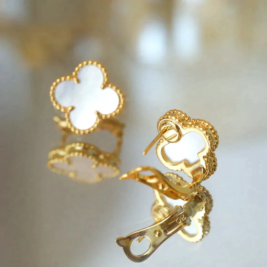 Clover Medium Stud Earrings