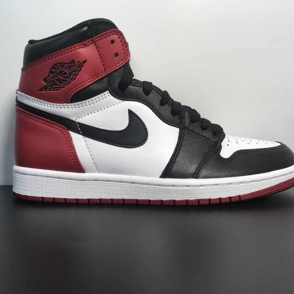 Giày Nike Air Jordan 1 Retro 'Black Toe'