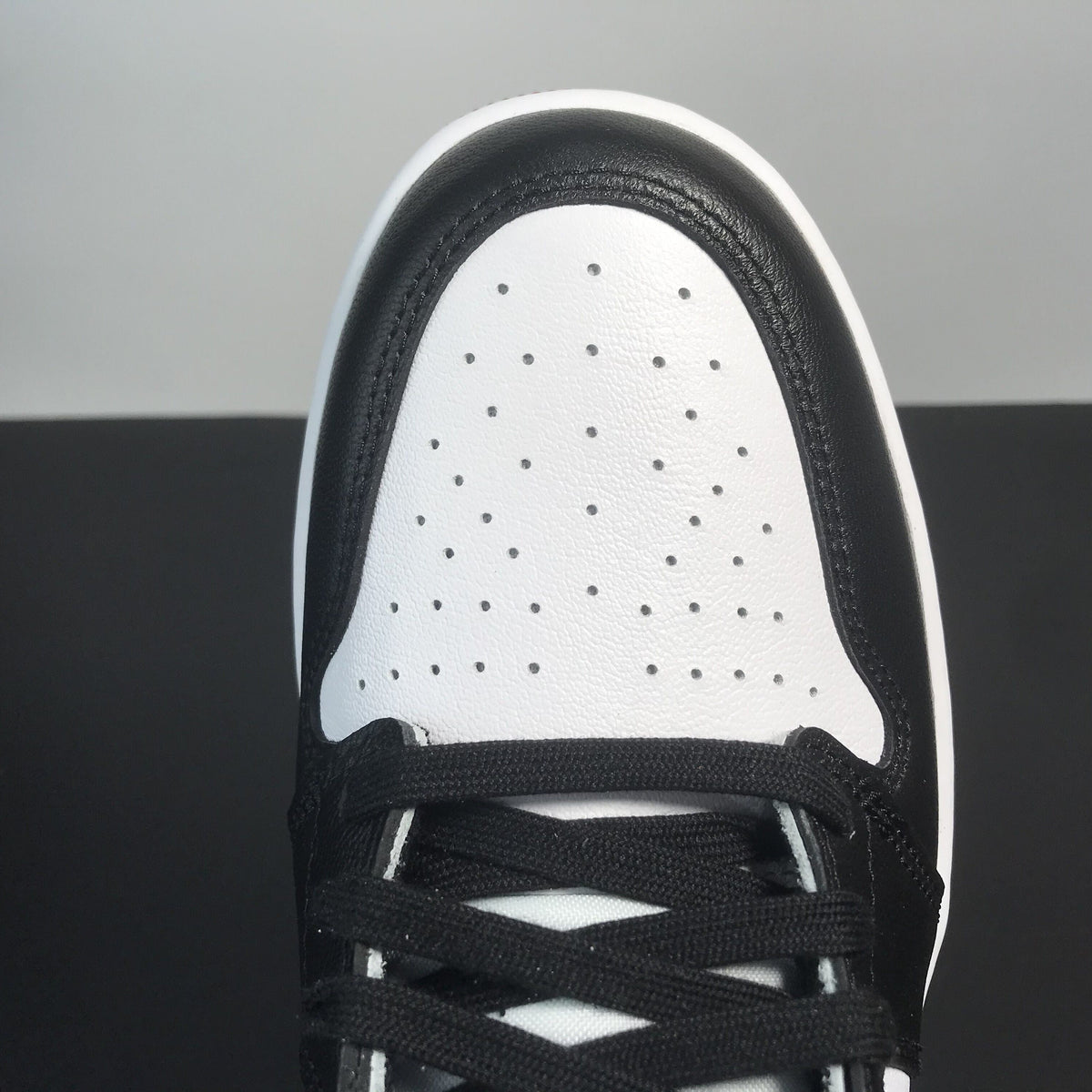 Air Jordan AJ1 Satin WMNS“Black Toe”