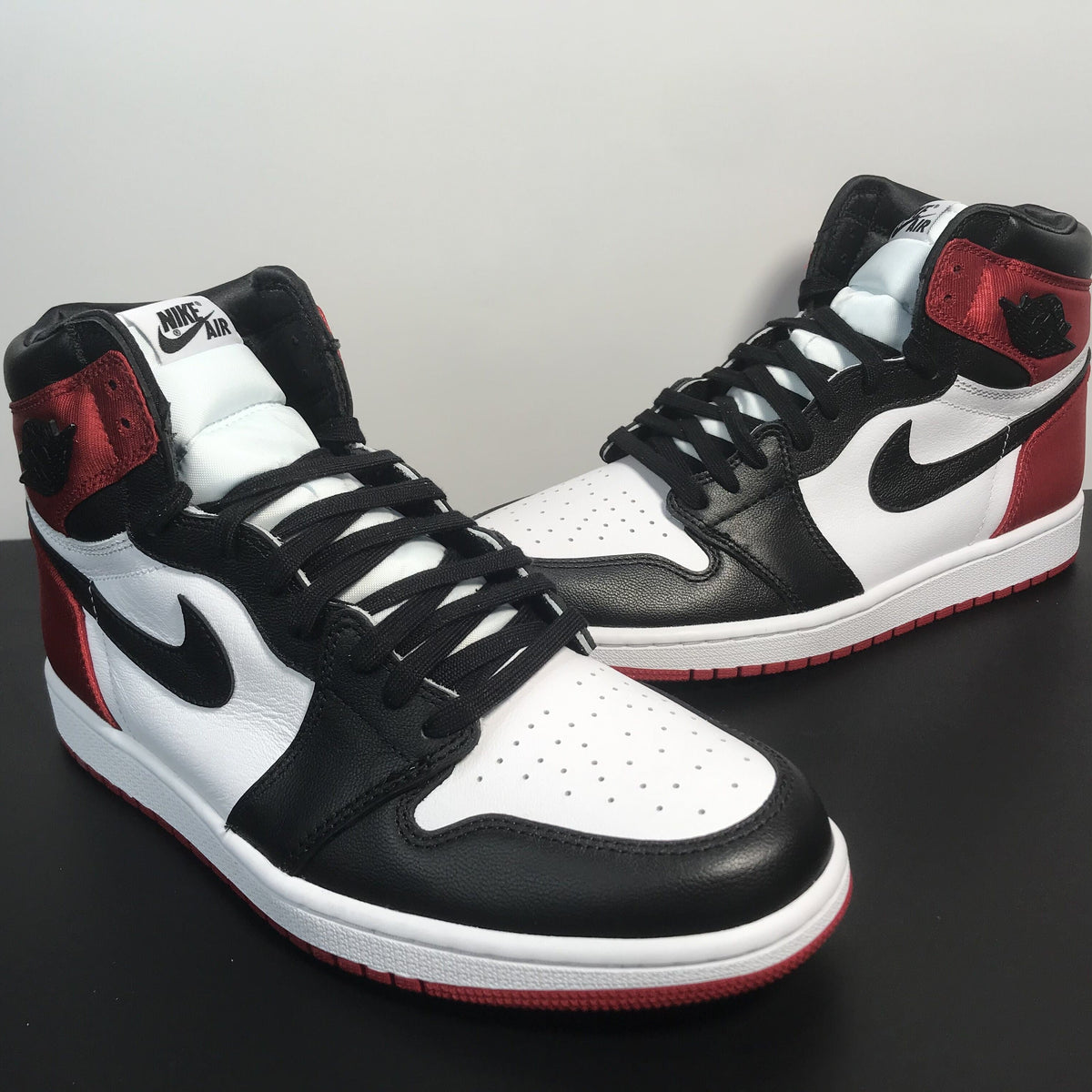 Air Jordan AJ1 Satin WMNS“Black Toe”