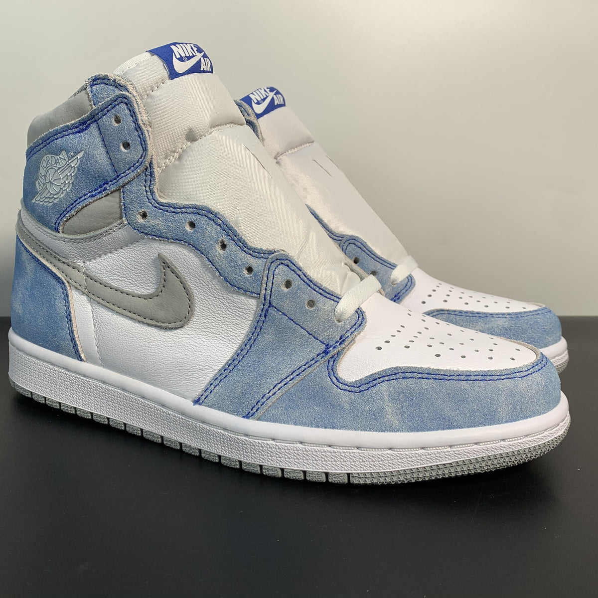Nike Air Jordan 1 Retro High OG 'Hyper Royal'