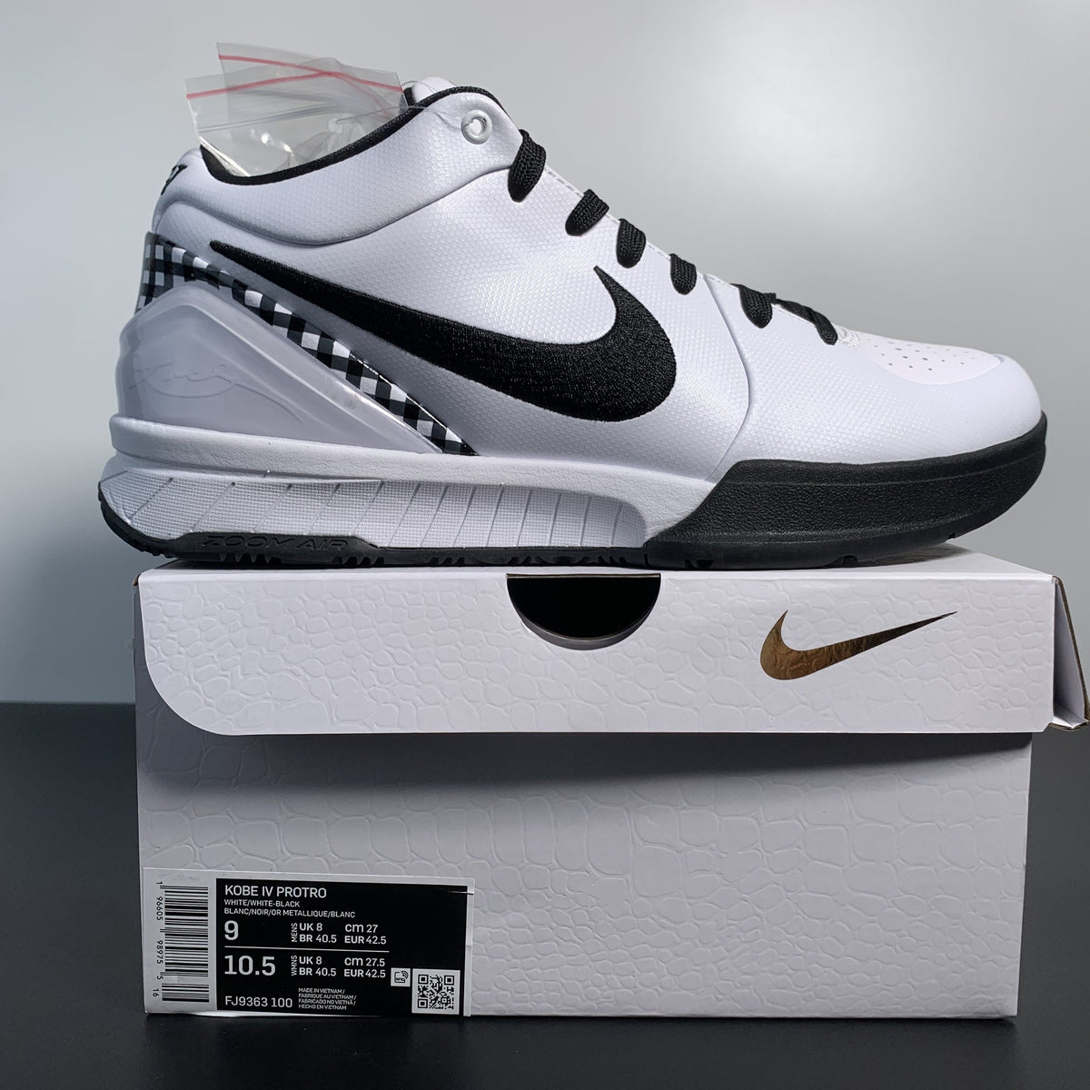 NK ZOOM KOBE 4 -Mambacita- Gigi 