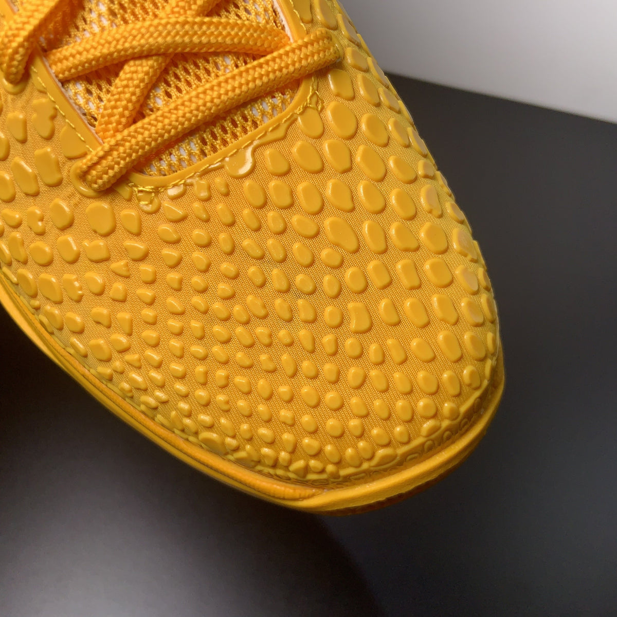 Off White x NK Zoom Kobe ZK5
