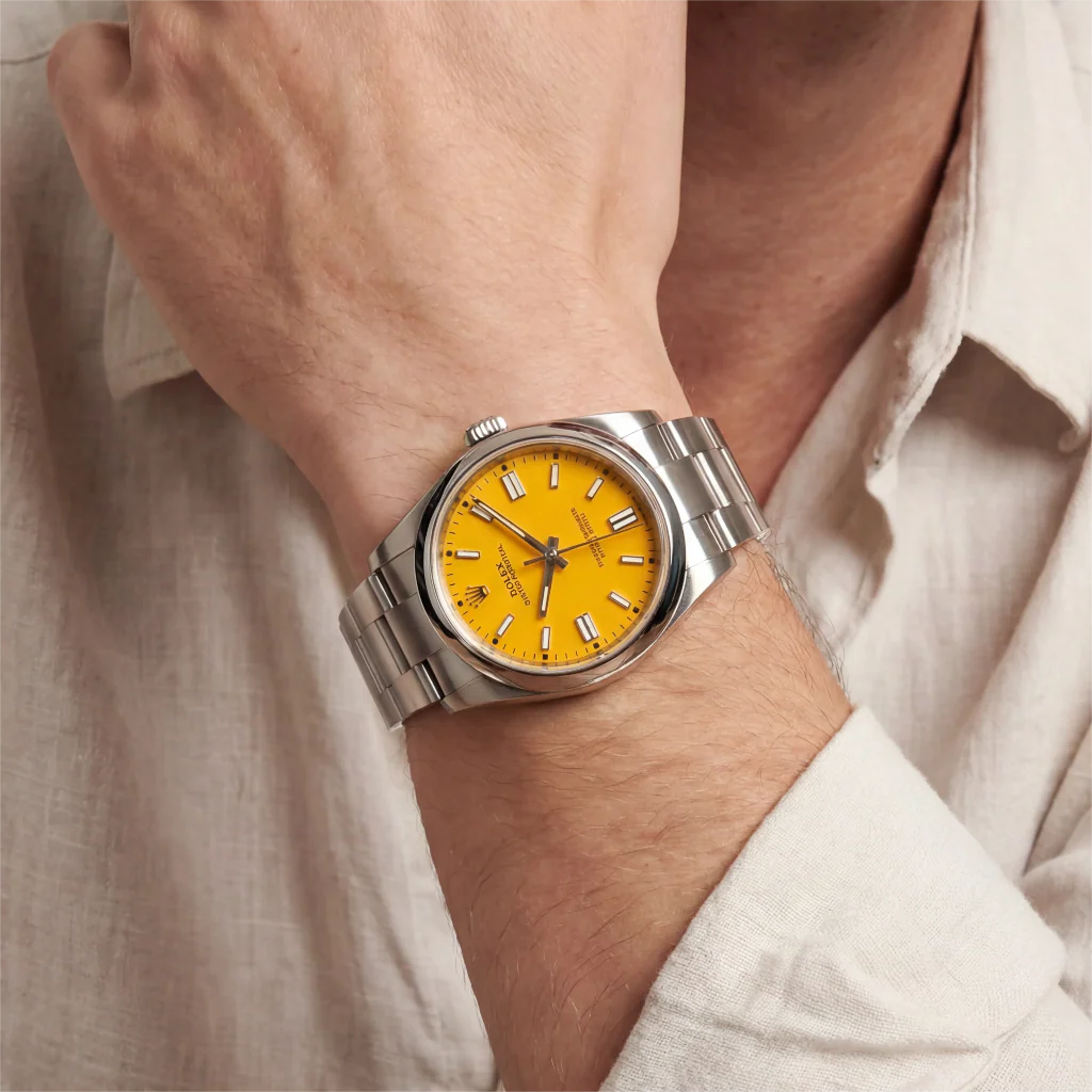 Automatic Men’s Watch With Smooth Bezel And Clean Dial