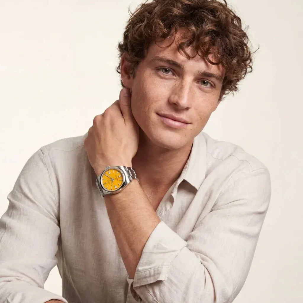 Automatic Men’s Watch With Smooth Bezel And Clean Dial