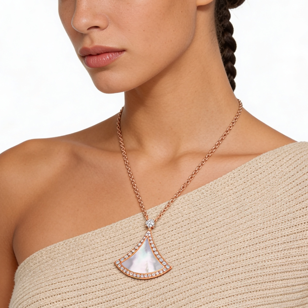 Divas' Dream White Halo Fan Necklace