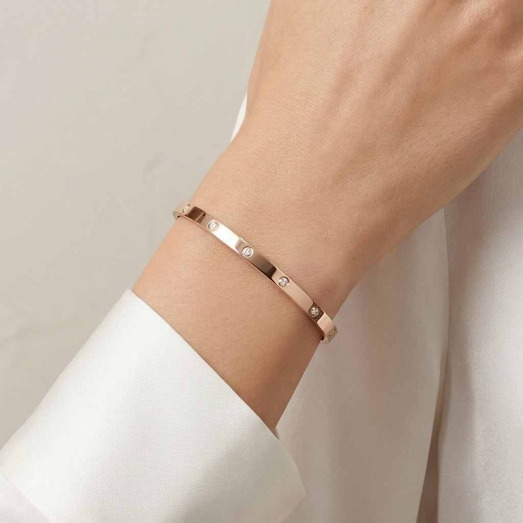 Small 10 Diamonds Love Bracelet Timeless Luxury