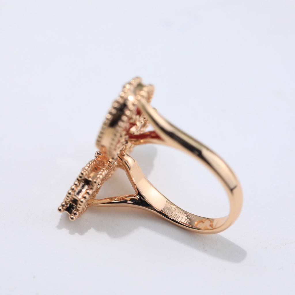 Lucky Spring Between The Finger Ring