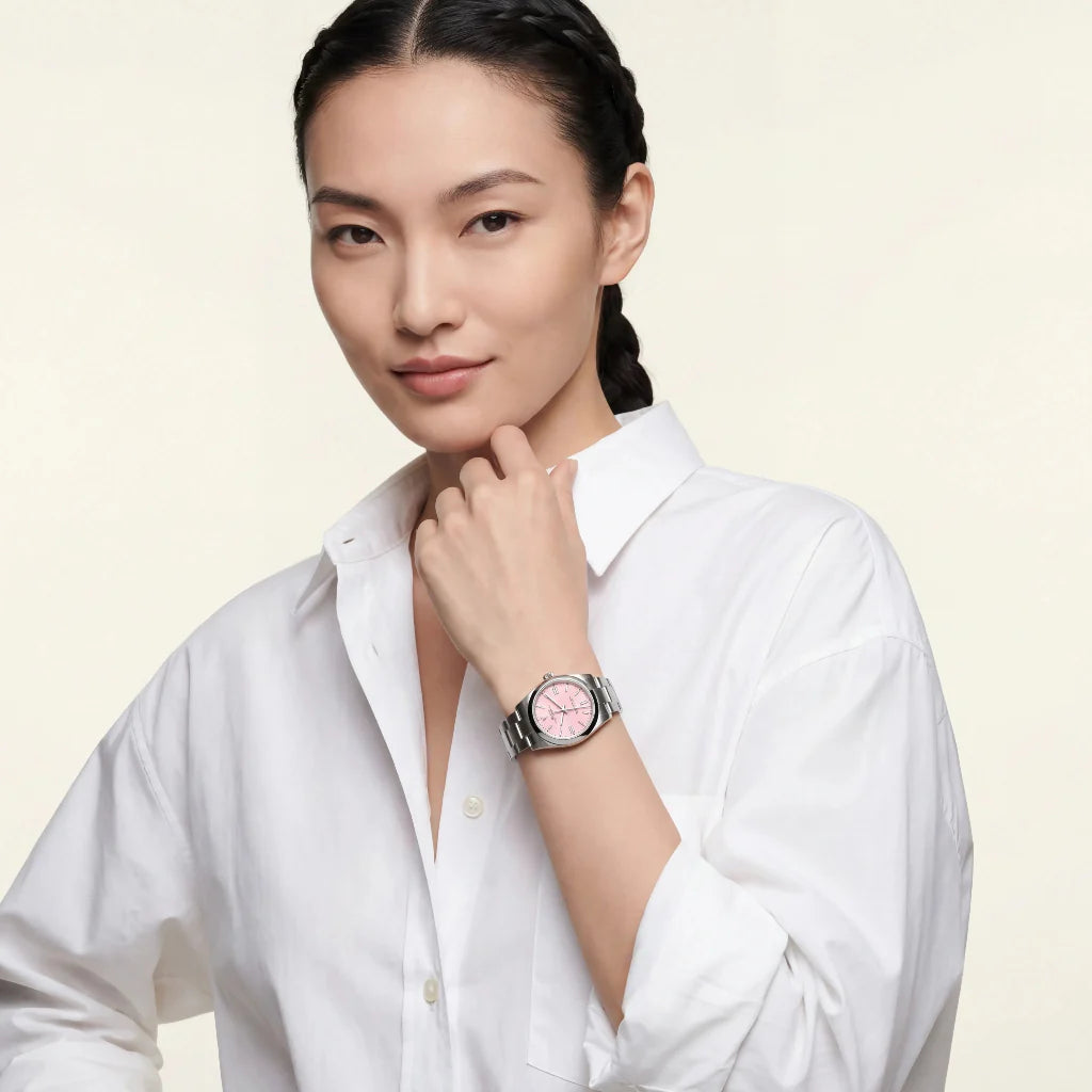 Oyster Perpetual Modern Women’s Watch With Clean Dial And Smooth Bezel