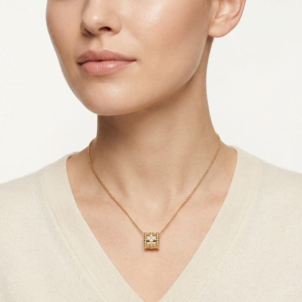 Perlée Clovers Pendant Necklace