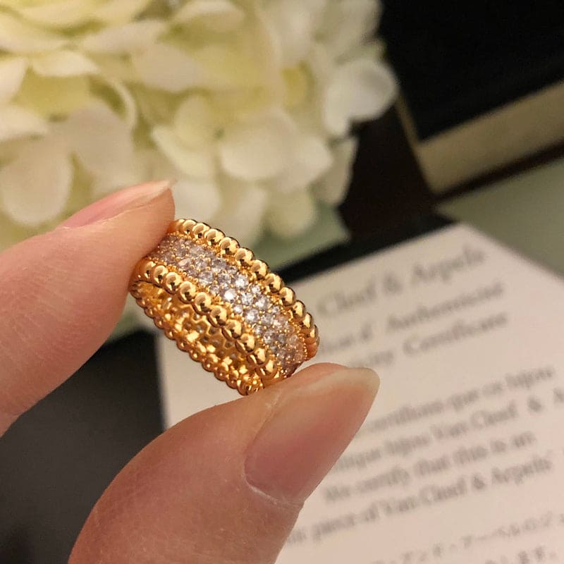 Perlée Row Ring