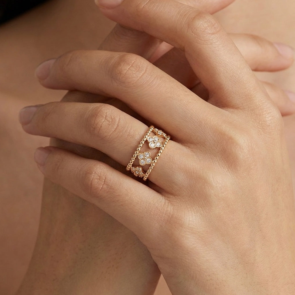 Perlée Clover Band Ring