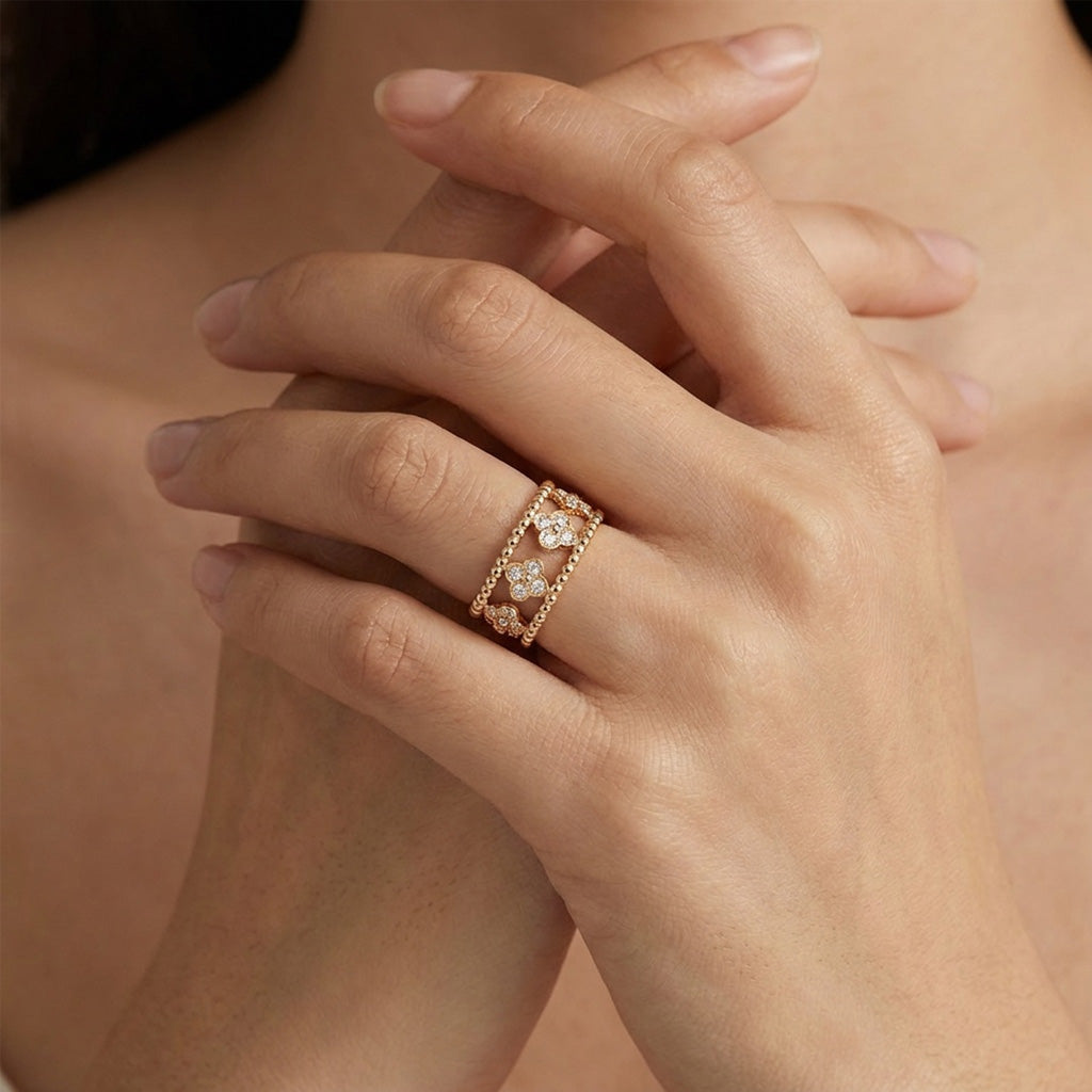 Perlée Clover Band Ring