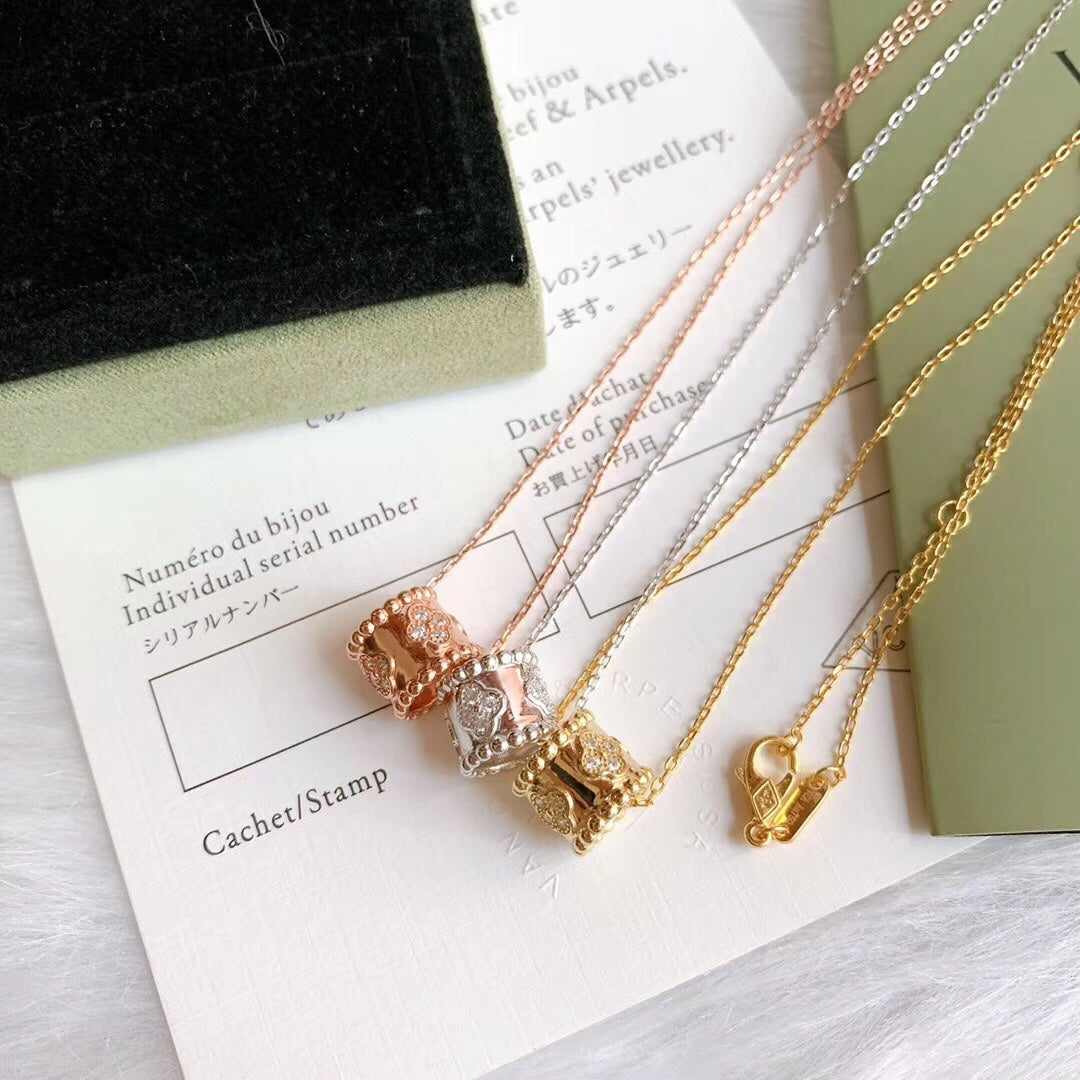 Perlée Clovers Pendant Necklace