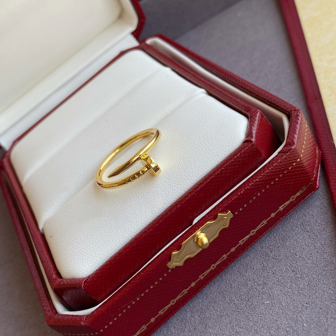 Sculpted Nail Design Ring