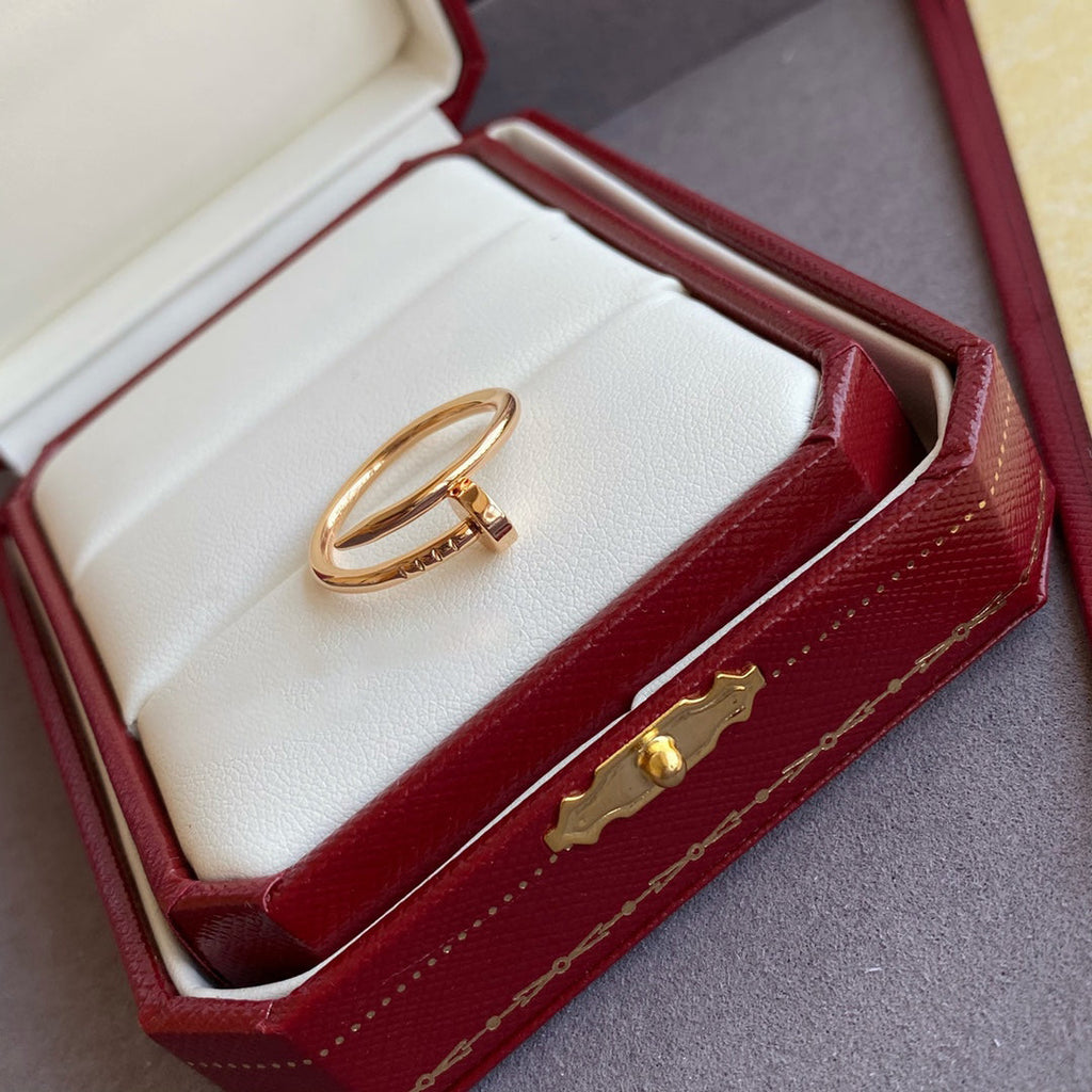 Sculpted Nail Design Ring
