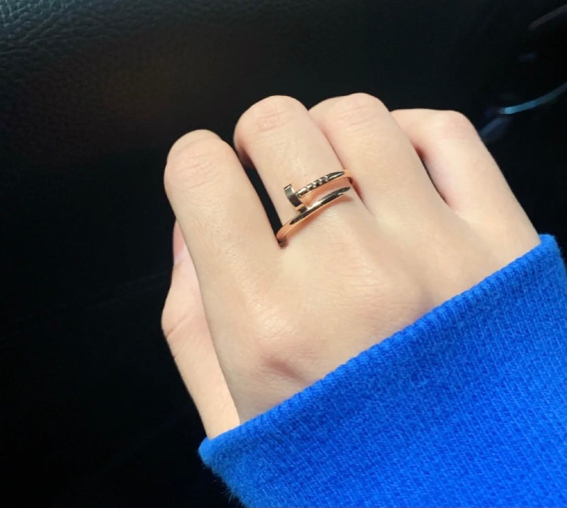 Sculpted Nail Design Ring
