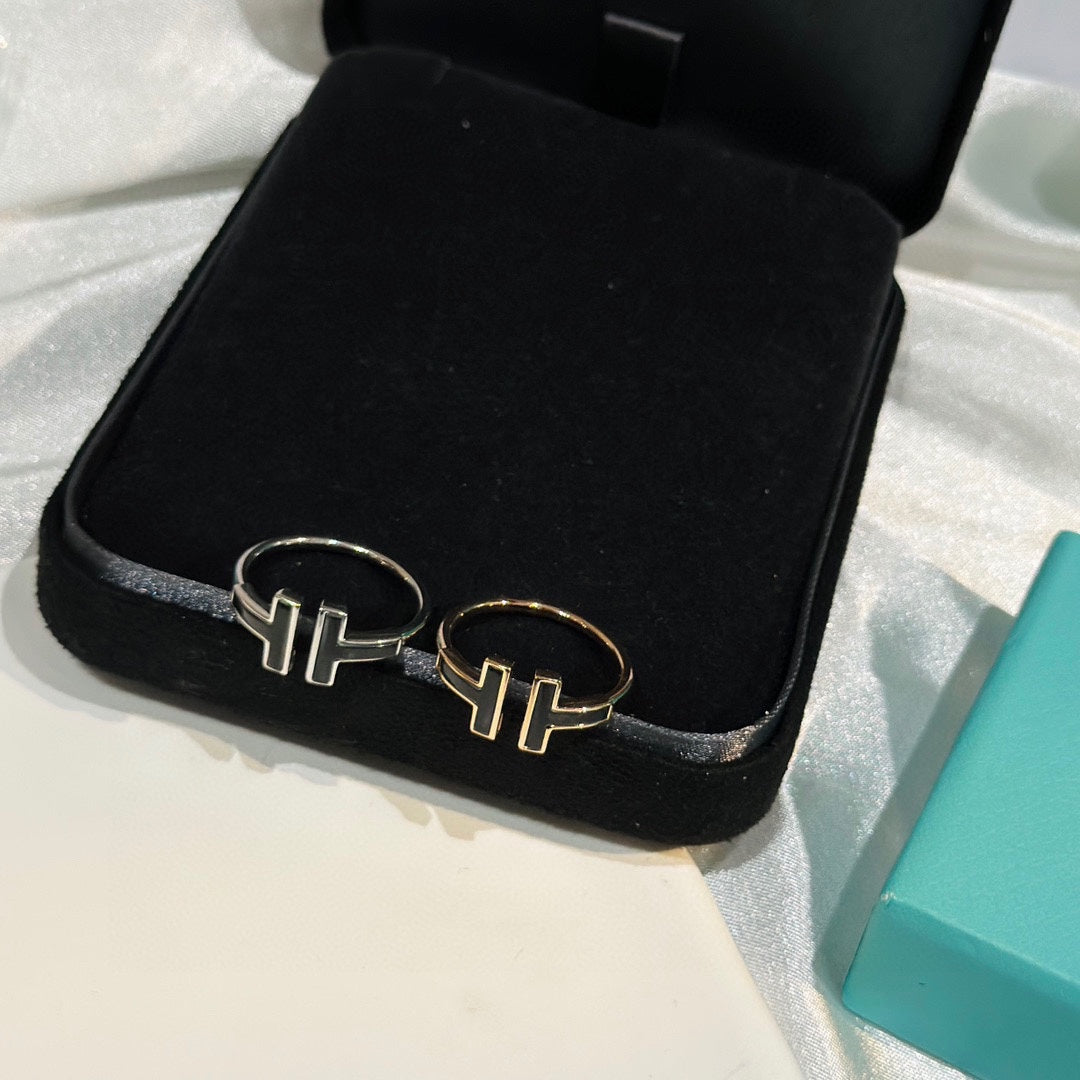 T Black Onyx Wire Ring