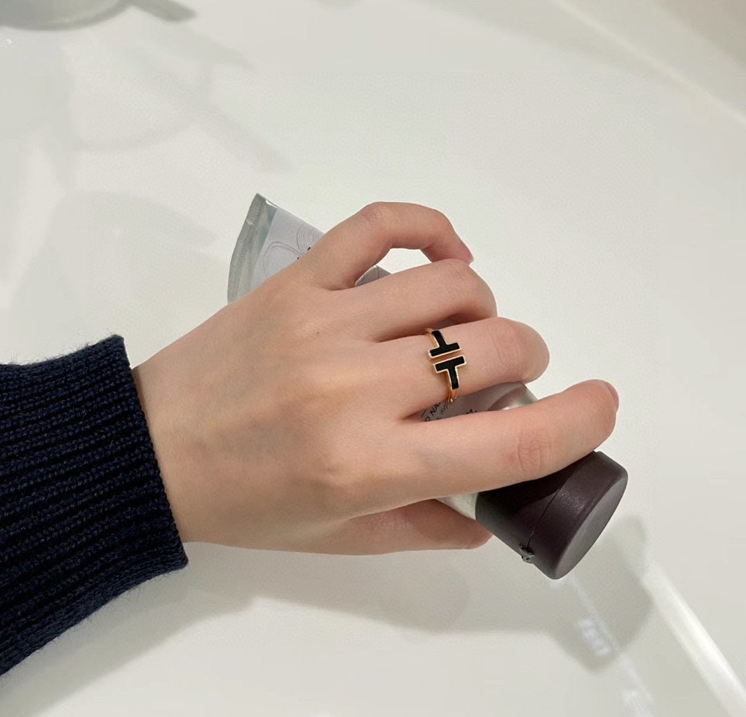T Black Onyx Wire Ring