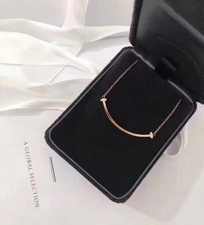 T Medium Pendant Necklace