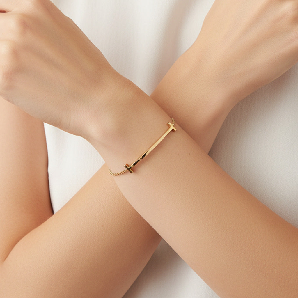 T Smile Curved Bracelet
