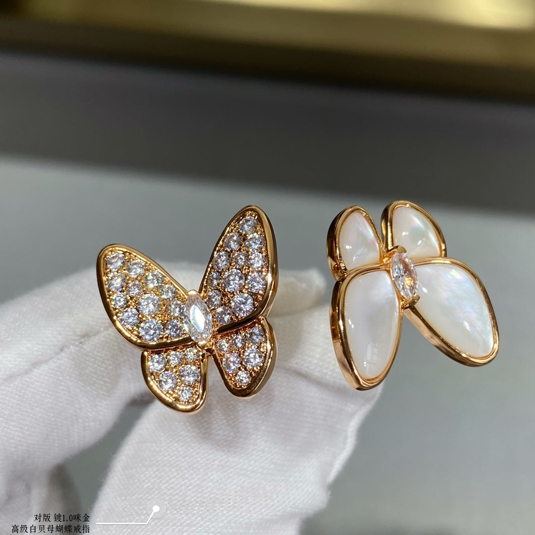 Two Butterfly Between The Finger Pearl Ring