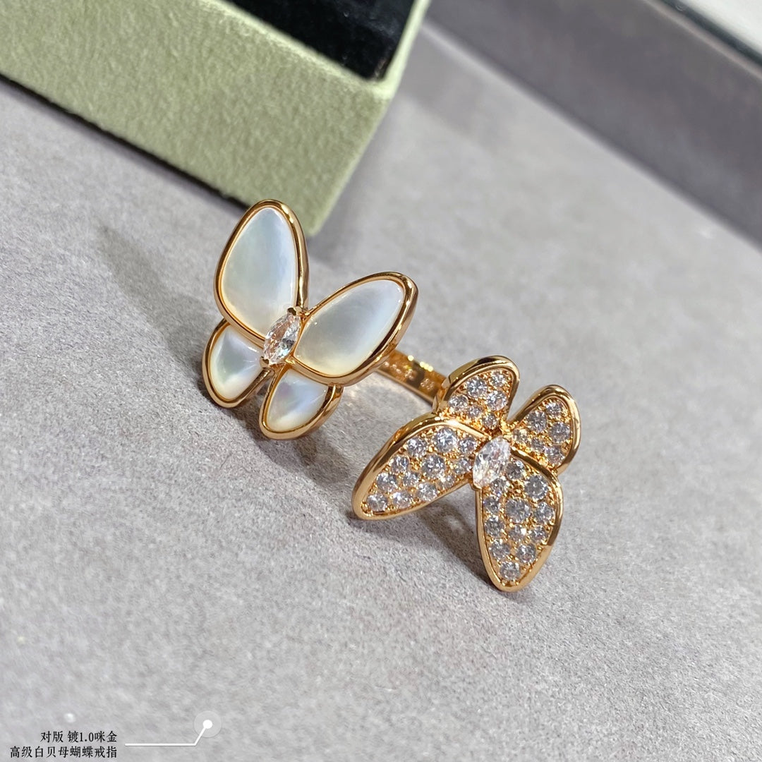 Two Butterfly Between The Finger Pearl Ring