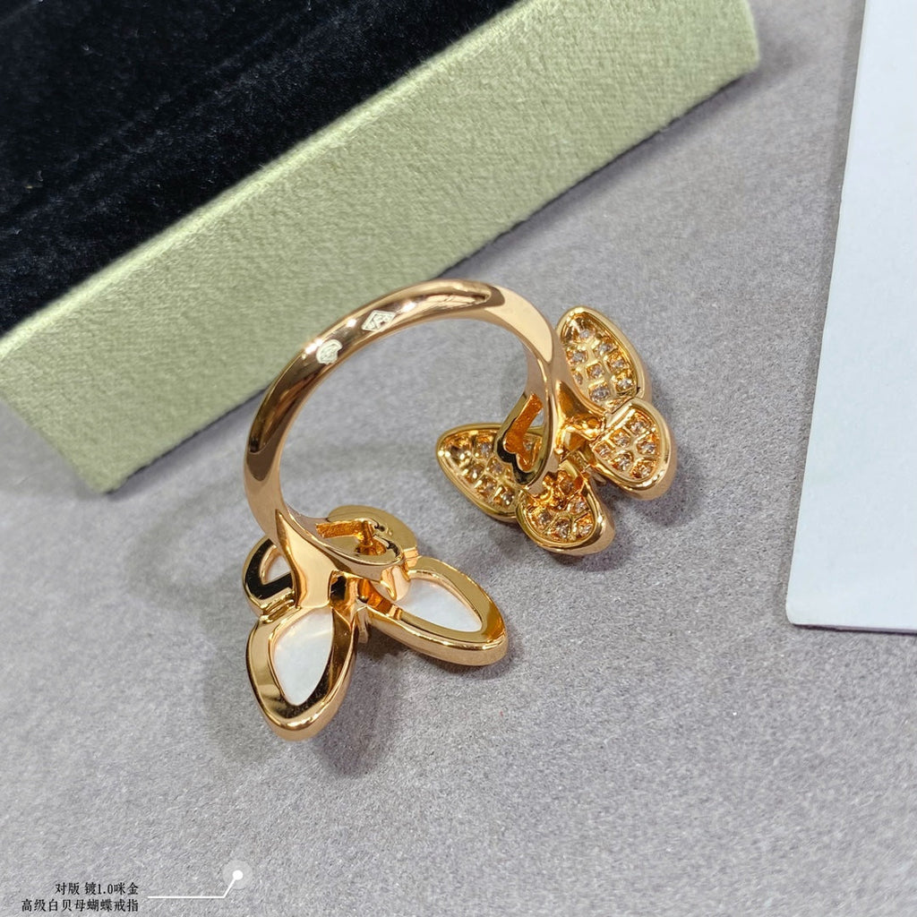 Two Butterfly Between The Finger Pearl Ring