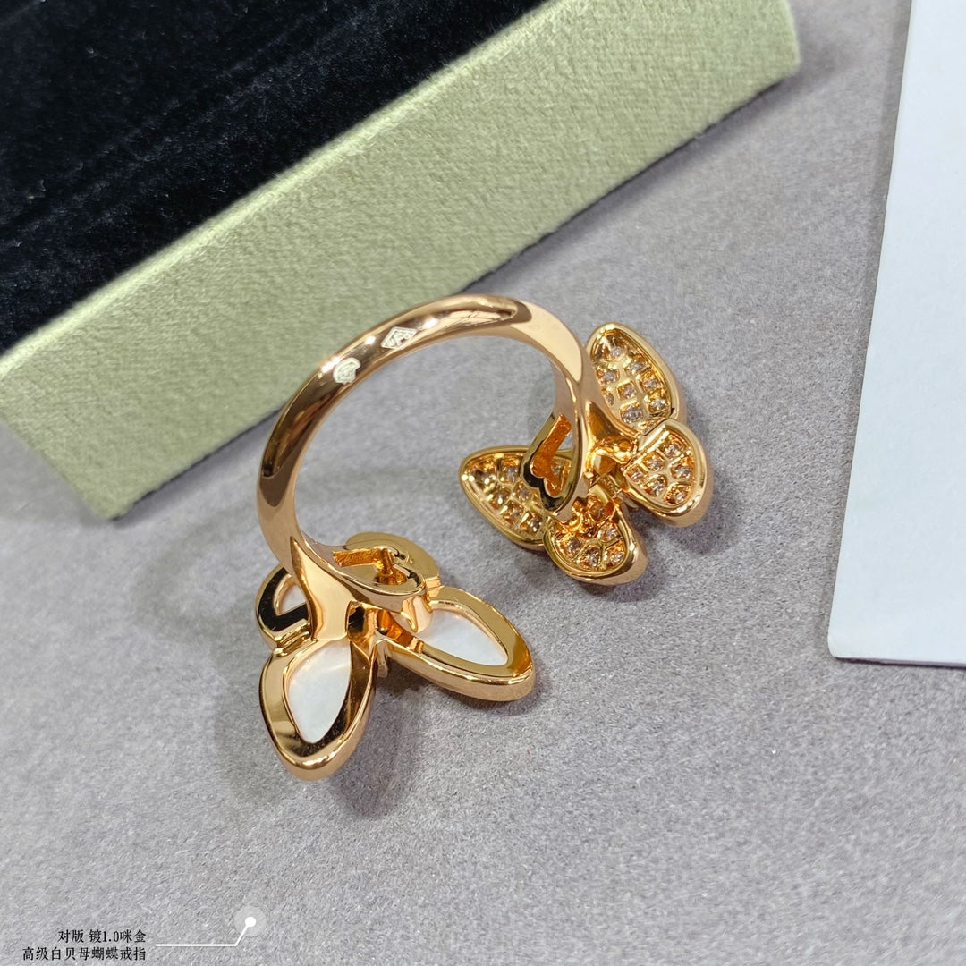 Two Butterfly Between The Finger Pearl Ring