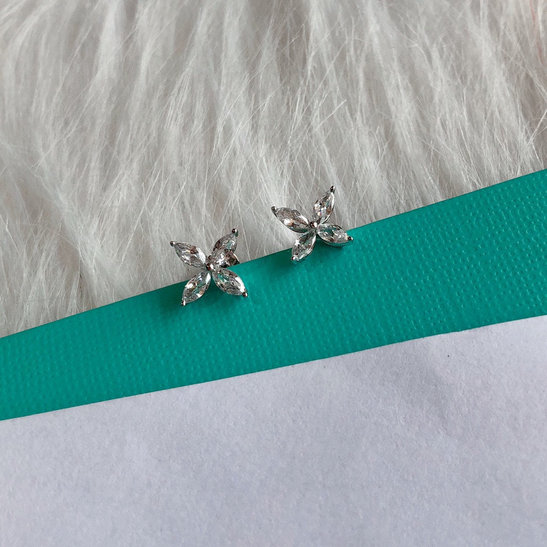 Victoria Stud Earrings