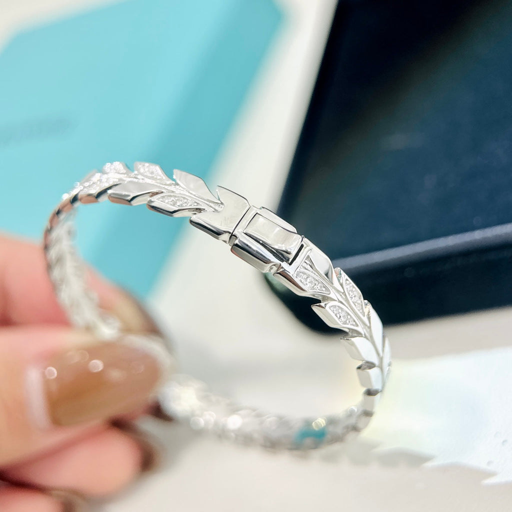 Victoria Vine Hinged Bracelet